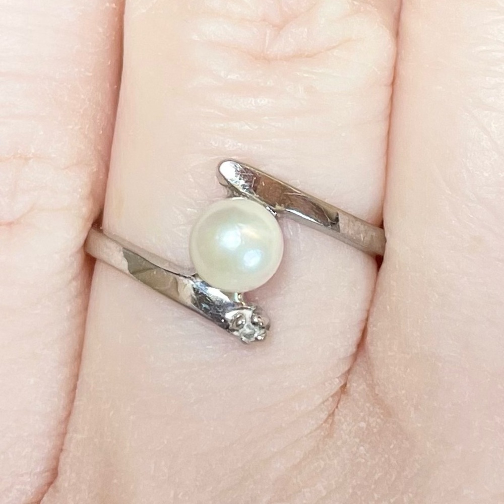 10K white Pearl 5mm diamond accent dainty solid gold bypass size 6.75 ri…​